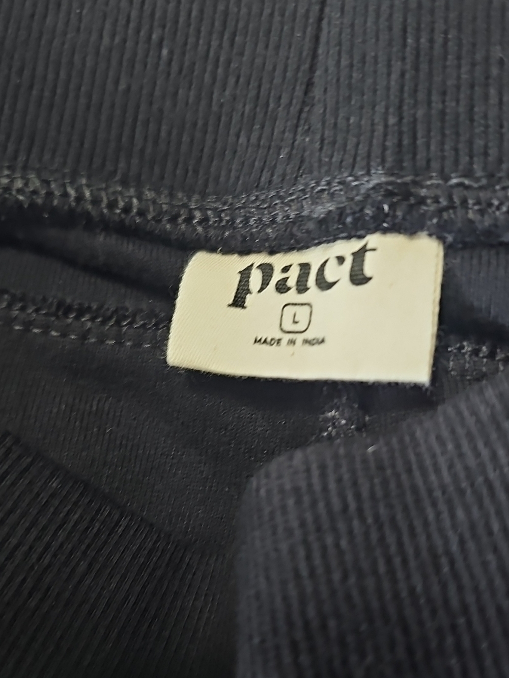 Pact Black Velvety Set - Picture 5 of 6